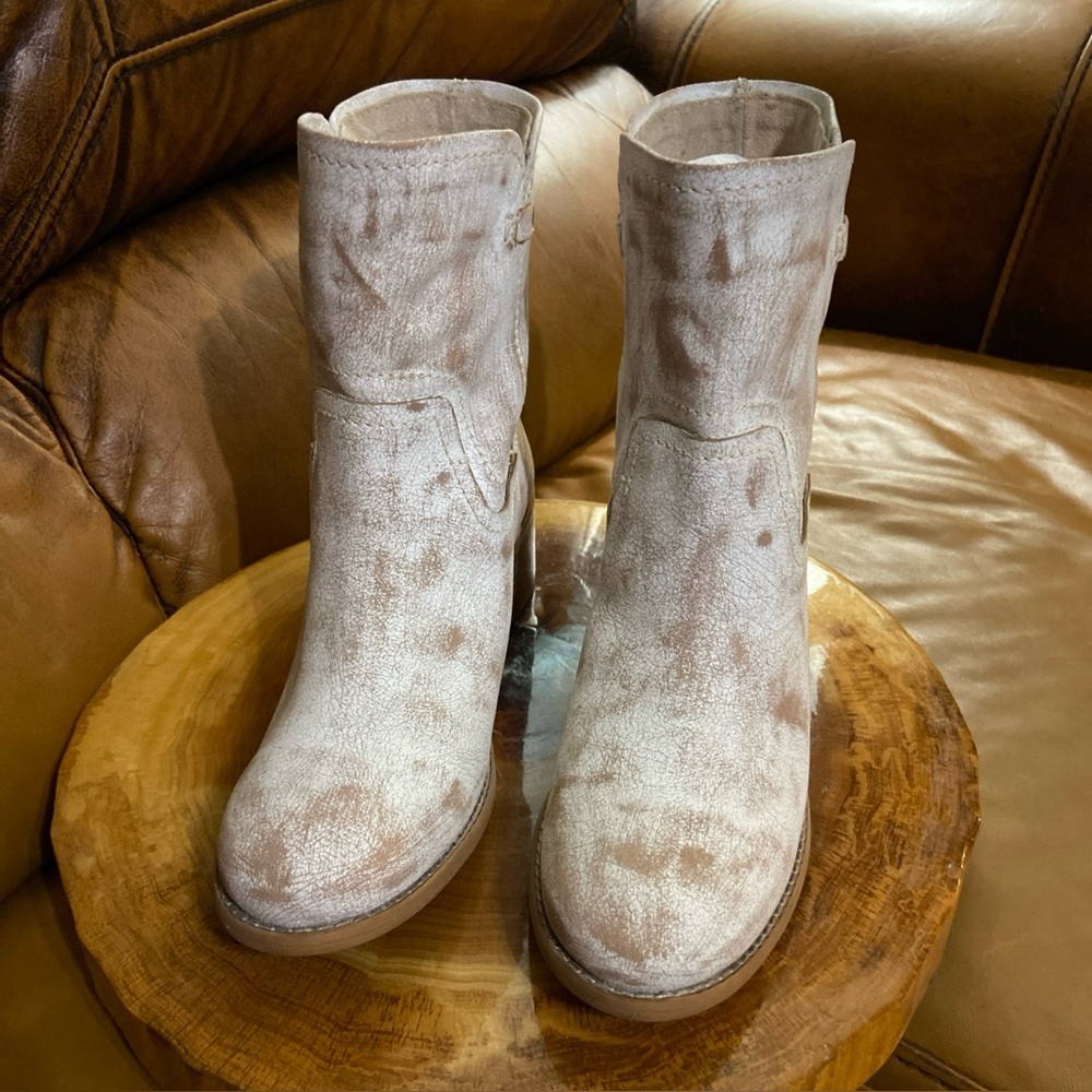 Diba True West Haven Round Toe Leather Pull On Womens Off White Cowboy Boots